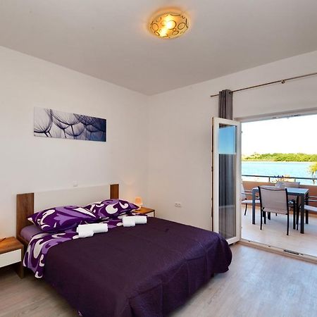 Apartments Clara Nin Buitenkant foto