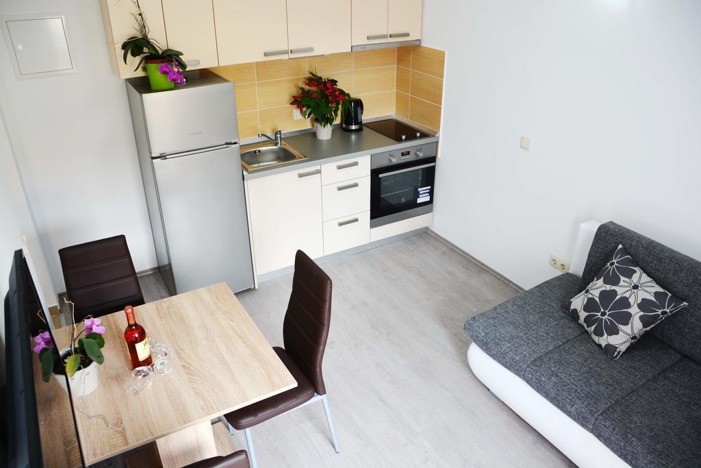 Apartments Clara Nin Buitenkant foto