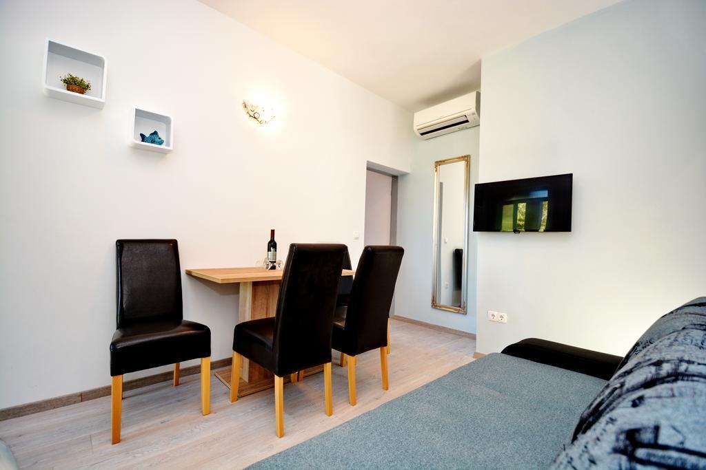Apartments Clara Nin Buitenkant foto
